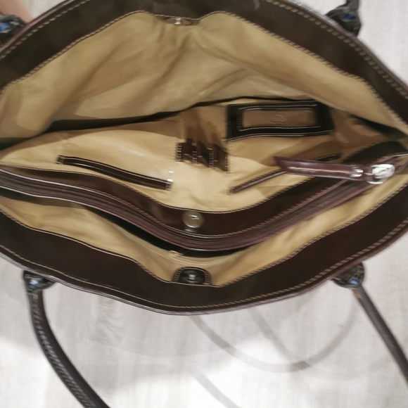 Giani Bernini handbag with many compartments - Picture 5 of 11